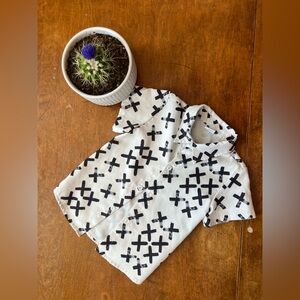 Boys' White Short-Sleeve Button-Down Shirt with Black Cross Print